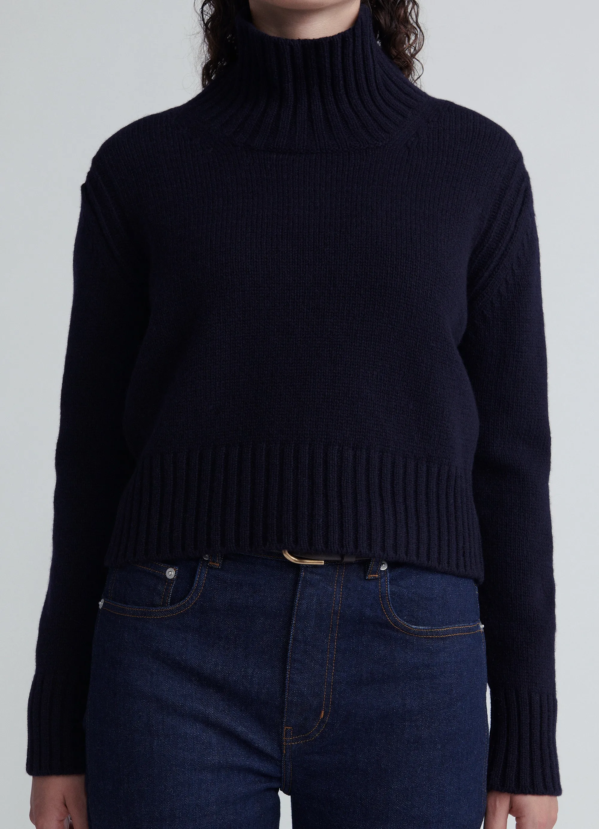 Fintra Crop High Neck in Navy