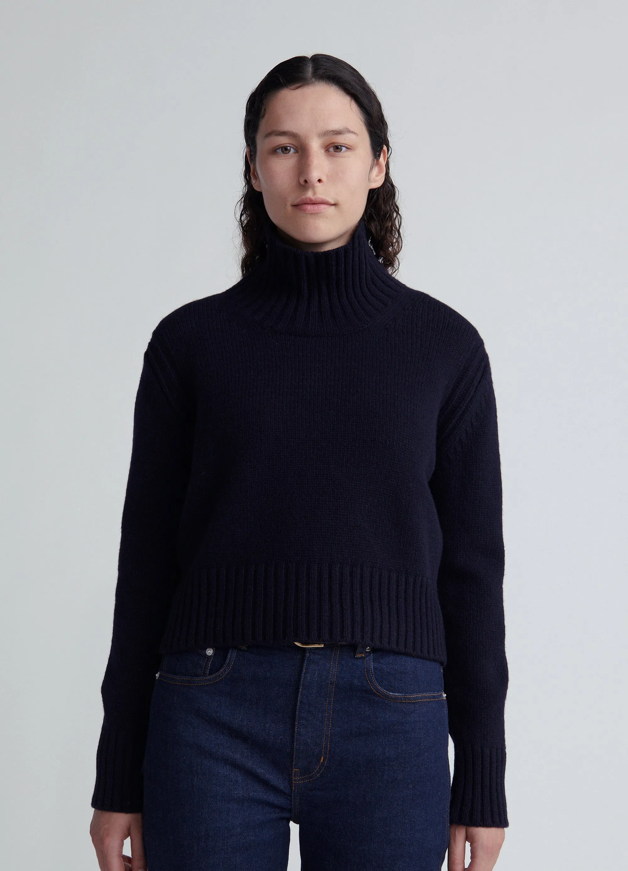 Fintra Crop High Neck in Navy