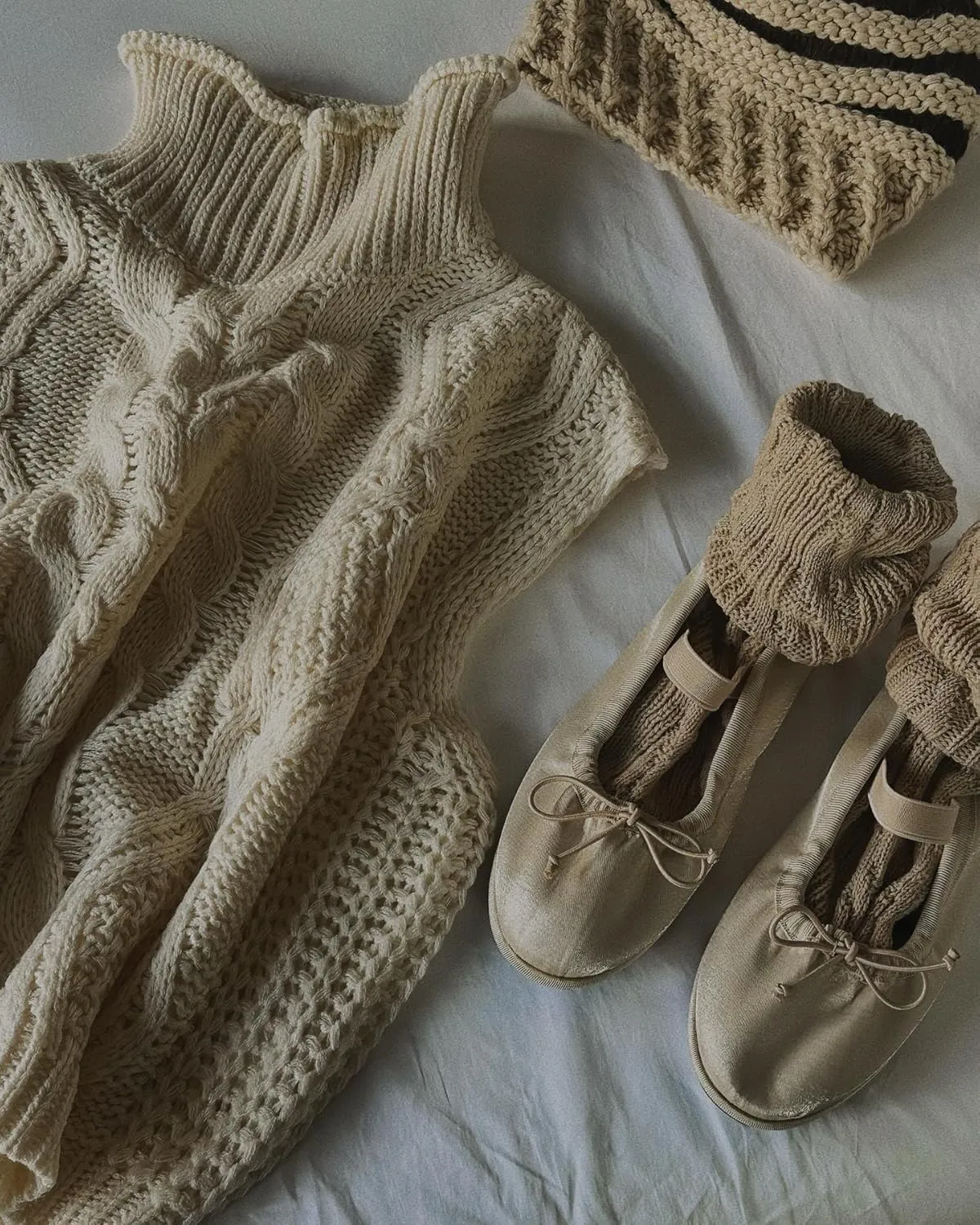 Flygo Womens Turtleneck Cable Sweater Vest Knit Oversized Loose Fit Solid Pullover Sweaters Cap Sleeve Crop Tops
