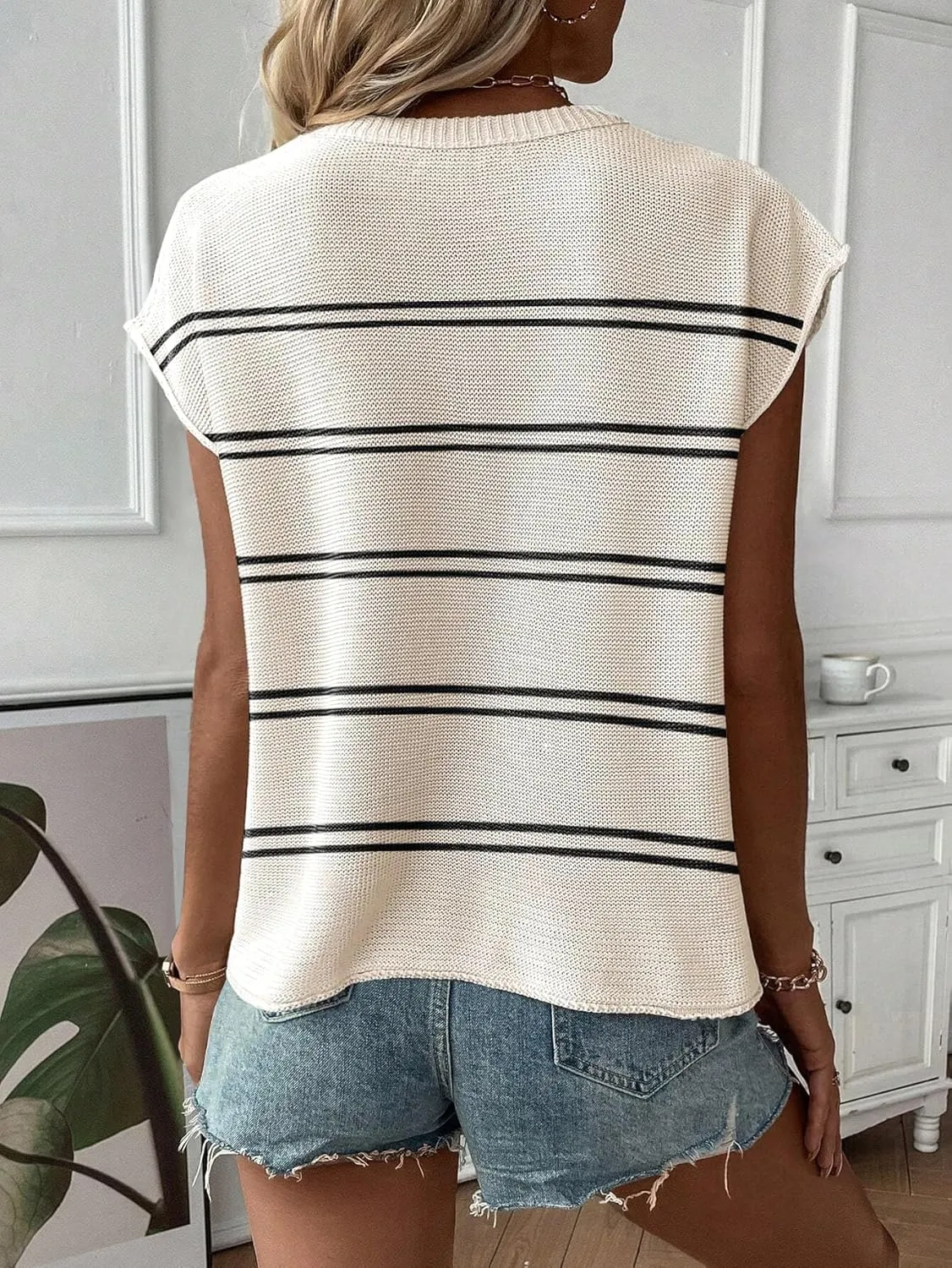 SAUKOLE Women's Sleeveless Sweater Vest Casual V Neck Cap Sleeve Knit Pullover Tank Tops 2025 Spring Clothes
